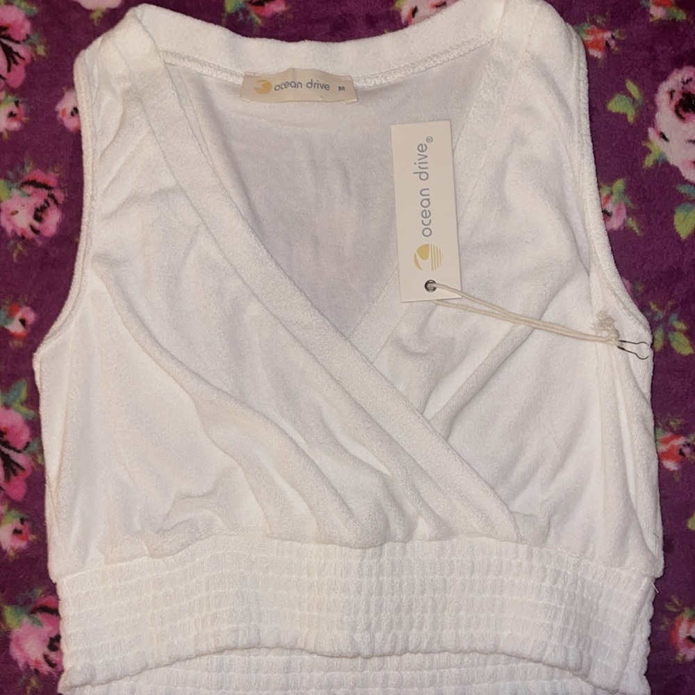 Ocean Drive ~ White Sleeveless Shirt!!